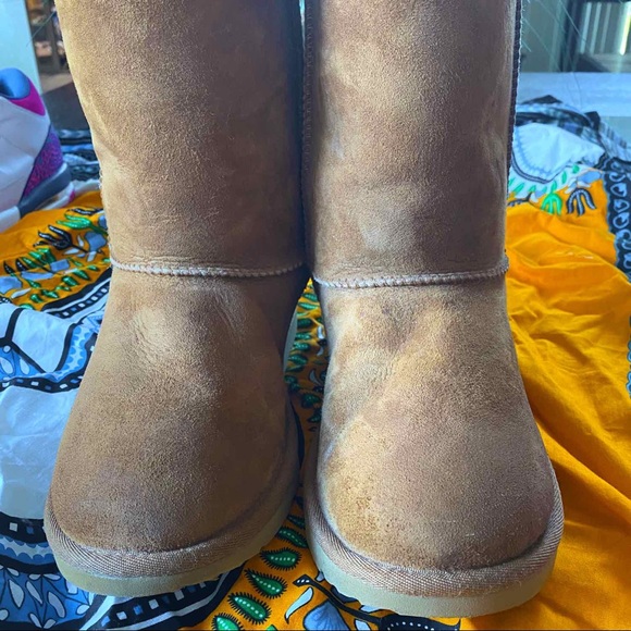 Big Kid Shoe Bundle Ugg’s & Jordan’s - Picture 6 of 12